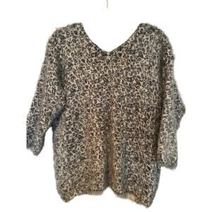 BKE Boutique Fuzzy Leopard Print V-Neck Cozy Sweater Women's Size L